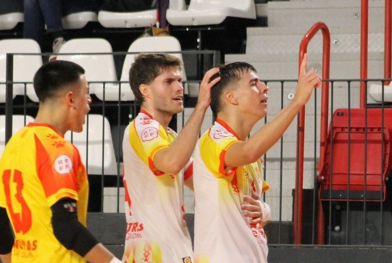 Industrias B empata en la sempre complicada pista de Les Corts (3-3)
